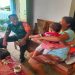 Wujud Kepedulian, Babinsa Koramil Sananwetan Berikan Bantuan Sosial Kepada Warga Yang Mempunyai Anak Stunting