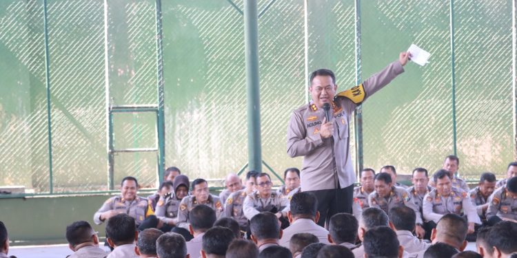 Polres Kediri Gelar Apel Jam Pimpinan Pastikan Netralitas Polri dalam Pengamanan Pemilu 2023/ 2024