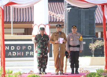 Polres Blitar Gelar Apel Gabungan Kesiapsiagaan Bencana Hidrometeorologi di Alun-Alun Kanigoro