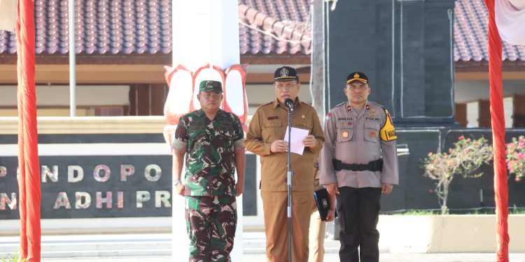 Polres Blitar Gelar Apel Gabungan Kesiapsiagaan Bencana Hidrometeorologi di Alun-Alun Kanigoro