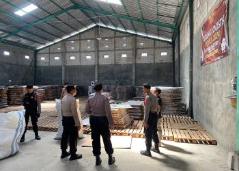 Polisi Siagakan Personel Khusus Amankan Logistik Pemilu 2024 di Gudang KPU Kota Kediri