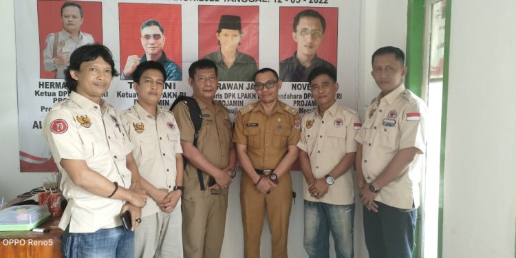 Kesbangpol Mesuji Tinjau Keberadaan Kantor Sekretaris LPAKN.RI PROJAM di Desa Wilaraga Mulya