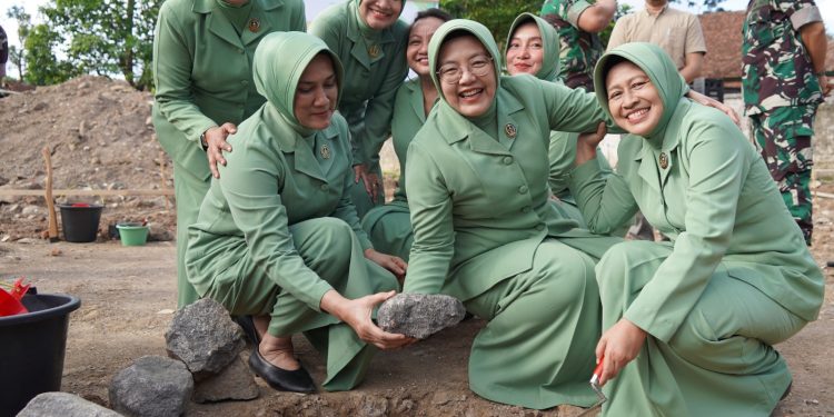 Tertanamnya Sejarah Baru dengan Peletakan Batu Pertama Kartika Bakery oleh Gubernur Akmil