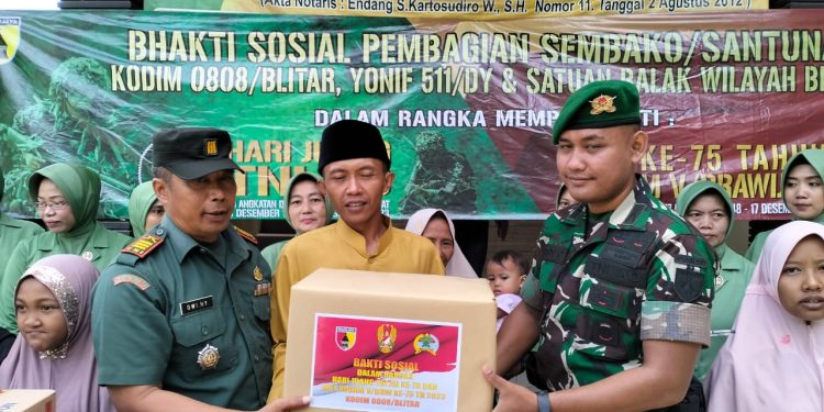 Peringati Hari Juang TNI AD Ke – 78 Dan HUT Ke – 75 Kodam V/Brw Tahun 2023, Kodim 0808/Blitar Gelar Bhakti Sosial Pembagian Sembako / Santunan