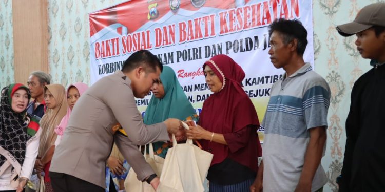 Polres Nganjuk Kembali Gelar Bakti Sosial dan Pengobatan Gratis untuk Warga Kwagean