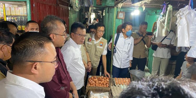 Satgas Pangan Bareskrim Polri bersama Polda Jatim Sidak Pasar Sentra Beras