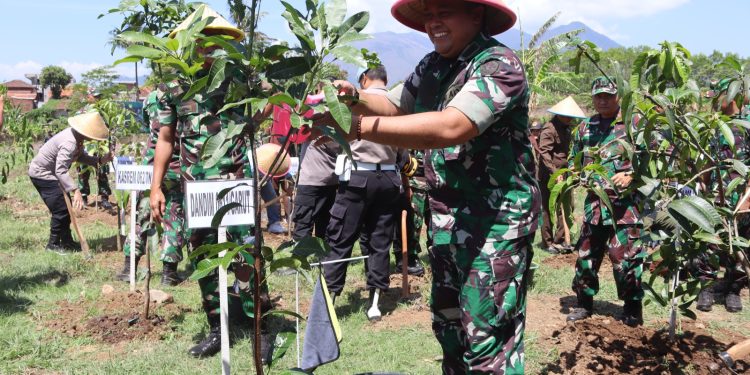 Karya Bhakti Penanaman Pohon di Wilayah Kodim 0611/Garut Dalam Rangka Peringatan Hari Juang TNI AD ke-78 Tahun 2023.