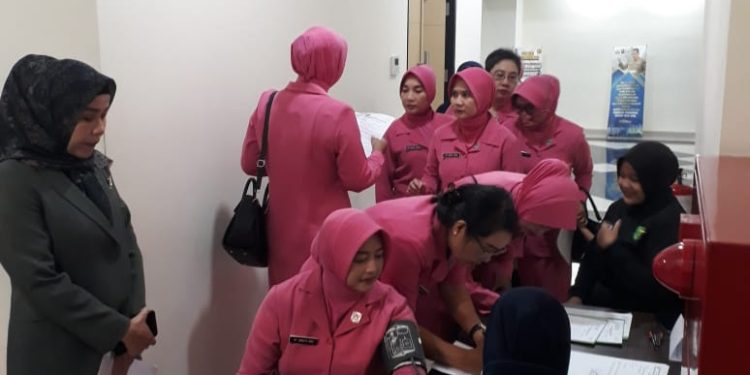 Polres Metro Jakarta Barat, BPJS, dan Prodia Kolaborasi Sosialisasikan Kesehatan Wanita Melalui Kegiatan Papsmear
