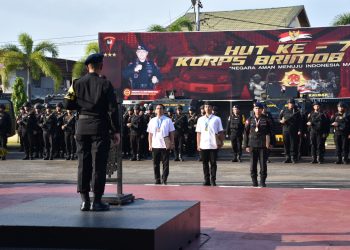 Personil Brimob Polda Kalbar Yang Berpretasi Dapat Ganjar Penghargaan Dari Dansatbrimob
