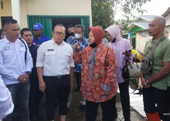 Satgas OMB Polres Kubu Raya Kawal Kunjungan Menteri Sosial Salurkan Bansos Warga Terdampak Banjir di Kubu Raya