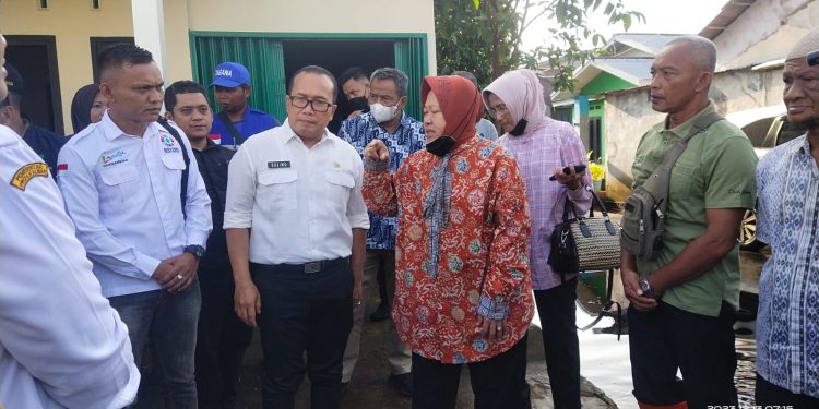 Satgas OMB Polres Kubu Raya Kawal Kunjungan Menteri Sosial Salurkan Bansos Warga Terdampak Banjir di Kubu Raya