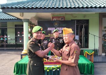 Momen Peringatan Hari Juang TNI AD Ke – 78 Tahun 2023, Dandim 0808/Blitar Berikan Penghargaan Kepada Veteran