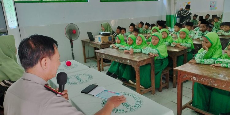 Cegah Bullying, Polisi di Kediri Gencar Gelar Sosialisasi di Sekolah