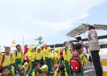 Polres Blitar Berikan Pemahaman Tugas Dan Fungsi Kepolisian Kepada Adik – Adik RA Plus Al-Humaira Mandesan Desa Selopuro