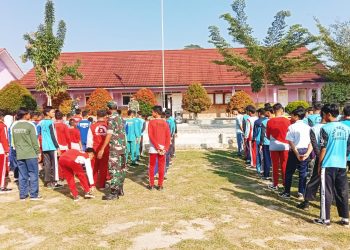 Babinsa Koramil 426-04 Banjar Agung Memberikan Materi PBB Dan Penyuluhan Bahaya Narkoba Kepada Siswa Siswi SMKN 1