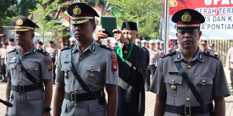 Dua Pejabat Dipolresta Pontianak Diserah Terimakan