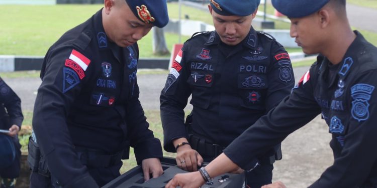 Tuntutan Tugas Dilapangan Yang Semakin Komplek Personel Brimob Kalbar Terusmenerus Latihan