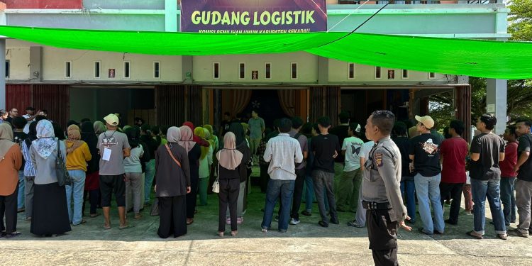Polres Sekadau Monitoring dan Pengamanan Pelipatan Surat Suara Pemilu di Gudang Logistik KPU