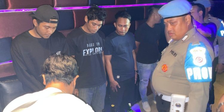 Ditresnarkoba Polda Kalbar Gelar Razia Gabungan ke Tempat Hiburan Malam di Pontianak