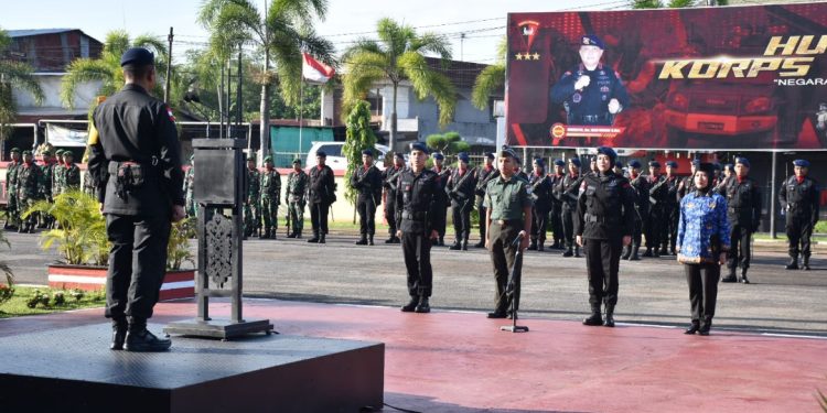 Upacara Peringati Hari Kesadaran Nasional Brimob Kalbar Bersama TNI
