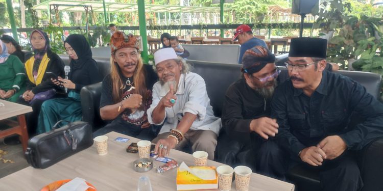 H. Imam Zuhdi Undang Tokoh-Tokoh Perkumpulan Untuk Ngobras