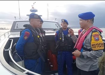 Ditpolairud Polda Jatim Siagakan Kapal Patroli Jamin Keamanan di Selat Bali Selama Nataru