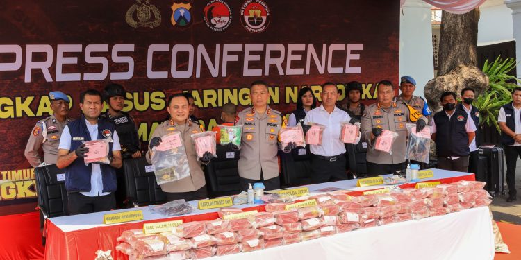 Kapolda Jatim Pimpin Rilis Ungkap Kasus Narkoba Jaringan Antar Provinsi, Sita 144 Kilogram Sabu