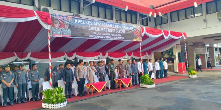 Dandim 0808/Blitar Hadiri Apel Kesiapsiagaan Dan Pengukuhan Satlinmas Kota Blitar