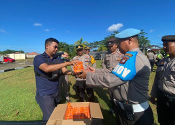 Personel Operasi Mantap Brata di Polres Singkawang Lakukan Pemeriksaan Kesehatan dan Menerima Vitamin