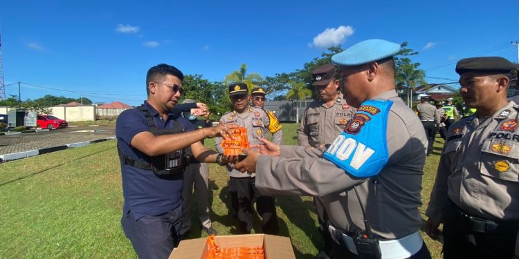 Personel Operasi Mantap Brata di Polres Singkawang Lakukan Pemeriksaan Kesehatan dan Menerima Vitamin