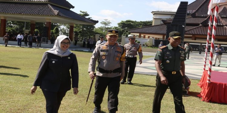 Hadiri Apel Gelar Pasukan Operasi Kepolisian Terpusat “Lilin Semeru 2023”, Ini Pesan Dandim 0808/Blitar