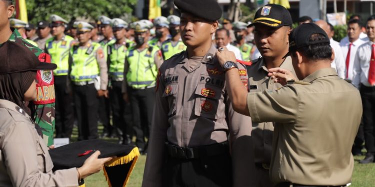Polres Metro Jakarta Barat, bersama  Forkopimko  melaksanakan Apel Gelar Pasukan Operasi Kepolisian Terpusat  Lilin 2023 Dalam Rangka Pengamanan Natal dan Tahun Baru 2024.