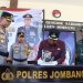 Jelang Nataru, Polres Jombang Musnahkan Ribuan Botol Miras Berbagai merk