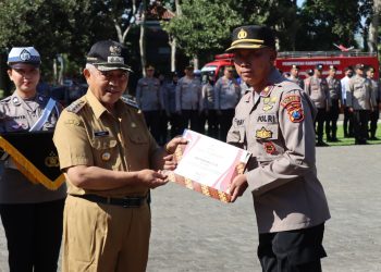 Wujud Apresiasi, Bupati HM Sanusi Beri Penghargaan 45 Personel Polres Malang dan Bhayangkari