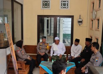 Setelah Sholat Jum,at, Kapolres Blitar Gelar Jum,at Curhat di Masjid