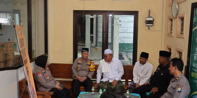 Setelah Sholat Jum,at, Kapolres Blitar Gelar Jum,at Curhat di Masjid