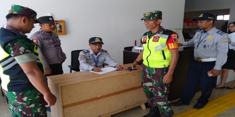 Jumat Berkah Brimob Kalbar Dengan Berbagi Kebahagiaan