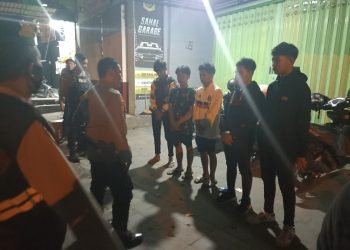 Gerombolan Pemuda Beratribut Perguruan Pencak Silat yang Sedang Arak – Arakan Konvoi Liar Dihentikan Tim Patroli Polsek Mojoroto