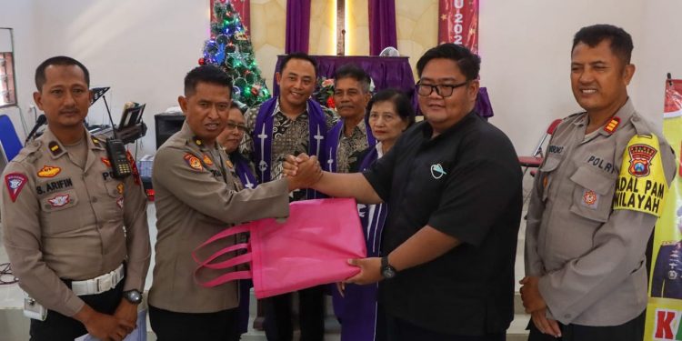 Polisi Ajak Jemaat GKJW Wungurejo Pepanthan Mindi Jaga Kamtibmas