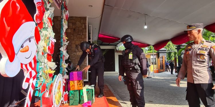 Polres Kediri Kota Libatkan Unit Jibom Sterilisasi Gereja Menjelang Ibadah Natal