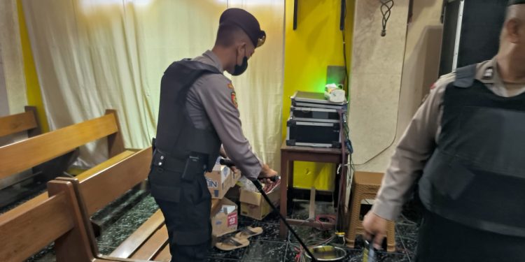 Jelang Perayaan Natal, Polres Blitar Kota Lakukan Sterilisasi Gereja