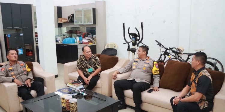 Kunjungi Gereja, Kapolres Kediri Turun Langsung Pimpin Patroli Pam Malam Natal