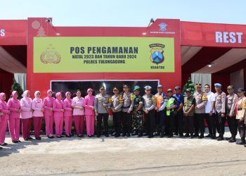 Motivasi Personel, Kapolres dan Ketua Bhayangkari Tulungagung Kunjungi Pos Pam dan Pos Yan Ops Lilin Semeru 2023