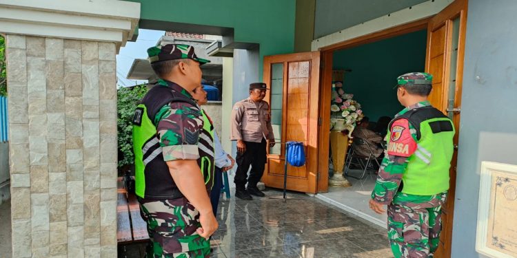 Wujudkan Ibadah Natal Aman, Anggota Koramil Jajaran Kodim 0808/Blitar Laksanakan Pengamanan Di Wilayah Masing-Masing