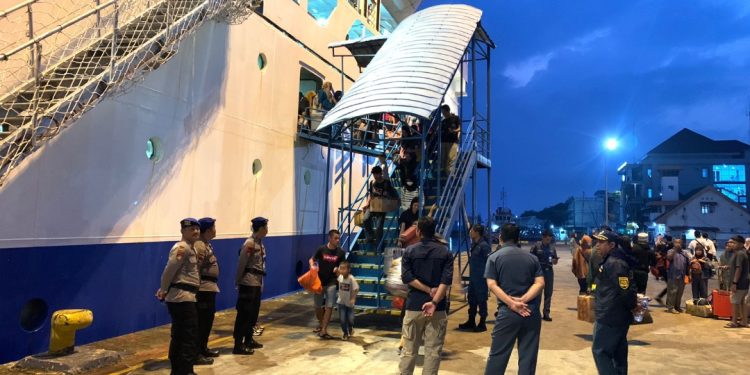 Ditpolairud Polda Kalbar Laksanakan PAM Perayaan Natal 2023 di Pelabuhan Dwikora Pontianak