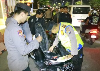 Polres Pelabuhan Tanjungperak Gelar Razia di Suramadu untuk Harkamtibmas saat Nataru