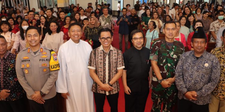 Kapolres Tulungagung Bersama Forkopimda Pantau Sejumlah Gereja, Pastikan Ibadah Malam Natal Kondusif