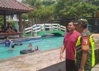 Jaga Wilayah Agar Tetap Kondusif, Anggota Koramil Sanankulon Laksanakan Pengamanan Di Tempat Wisata