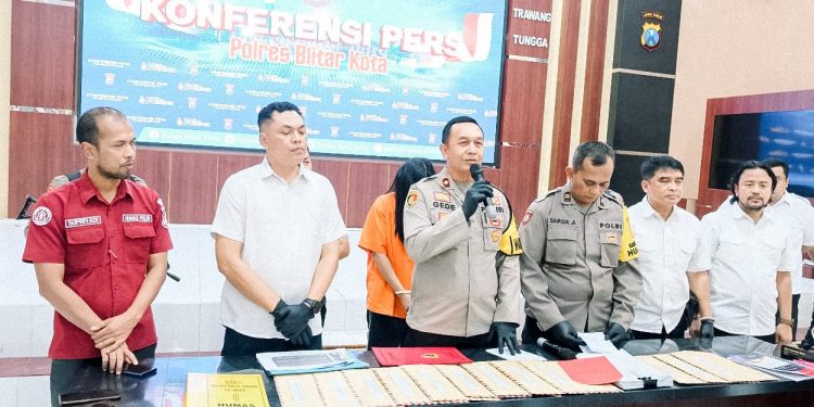 Buron 3 Tahun, Polres Blitar Kota Tangkap Kasir BPR Yang Gelapkan Uang Nasabah Rp 1 Miliar