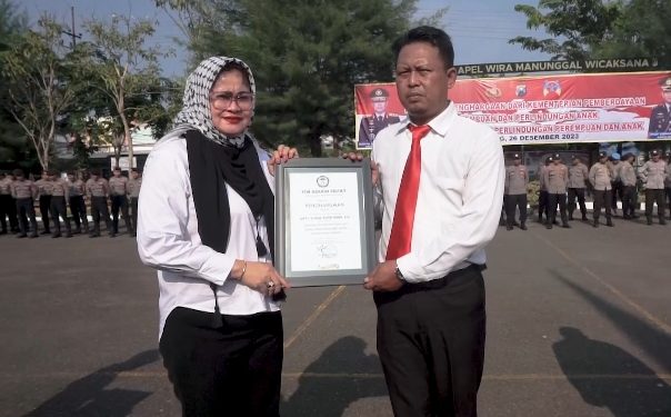 Polres Sampang Terima Penghargaan Dari TRC Perlindungan Perempuan dan Anak Indonesia